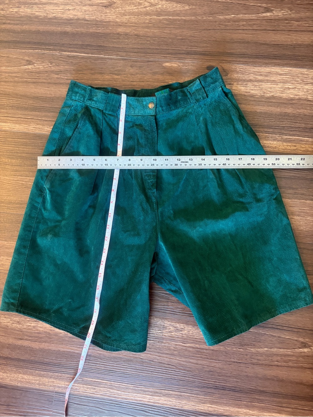Vintage High-Waist Green leather Women’s Shorts - Picture 12 of 13